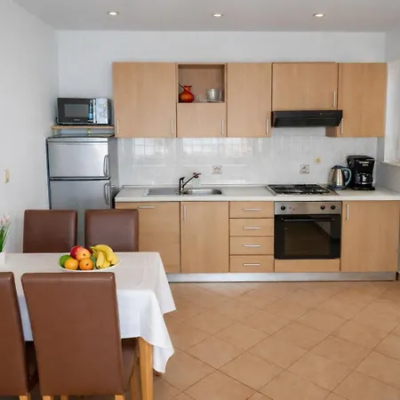 Snjezana 9 * سوبيتارسكا دراغا